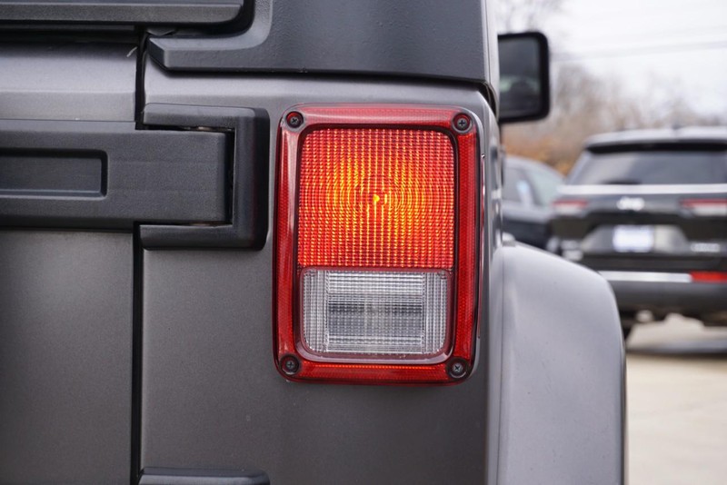 Jeep Wrangler Vehicle Full-screen Gallery Image 20