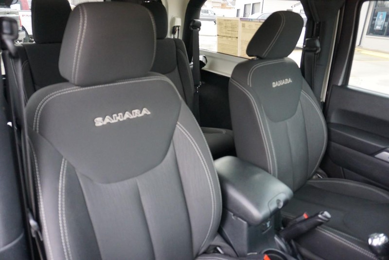 Jeep Wrangler Vehicle Full-screen Gallery Image 27