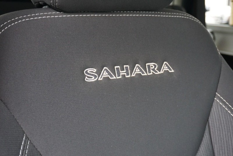 Jeep Wrangler Vehicle Full-screen Gallery Image 28