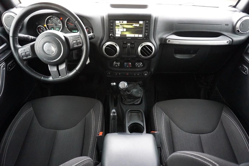 Jeep Wrangler Vehicle Full-screen Gallery Image 30