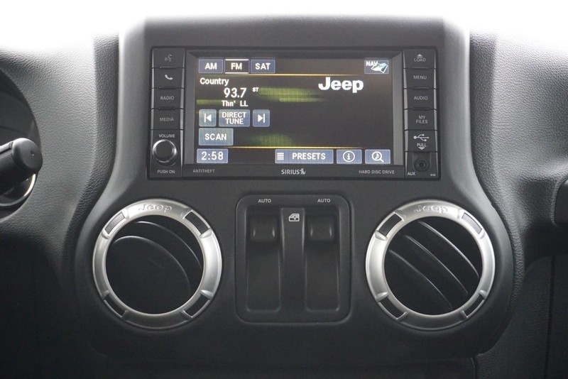 Jeep Wrangler Vehicle Full-screen Gallery Image 32