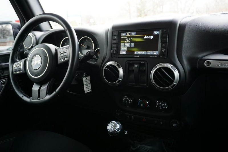 Jeep Wrangler Vehicle Full-screen Gallery Image 33