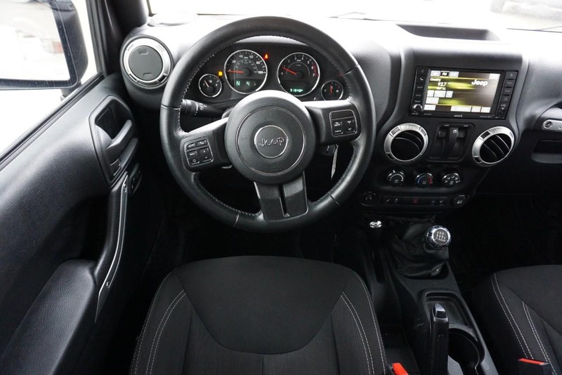 Jeep Wrangler Vehicle Full-screen Gallery Image 34