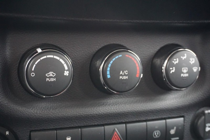 Jeep Wrangler Vehicle Full-screen Gallery Image 41