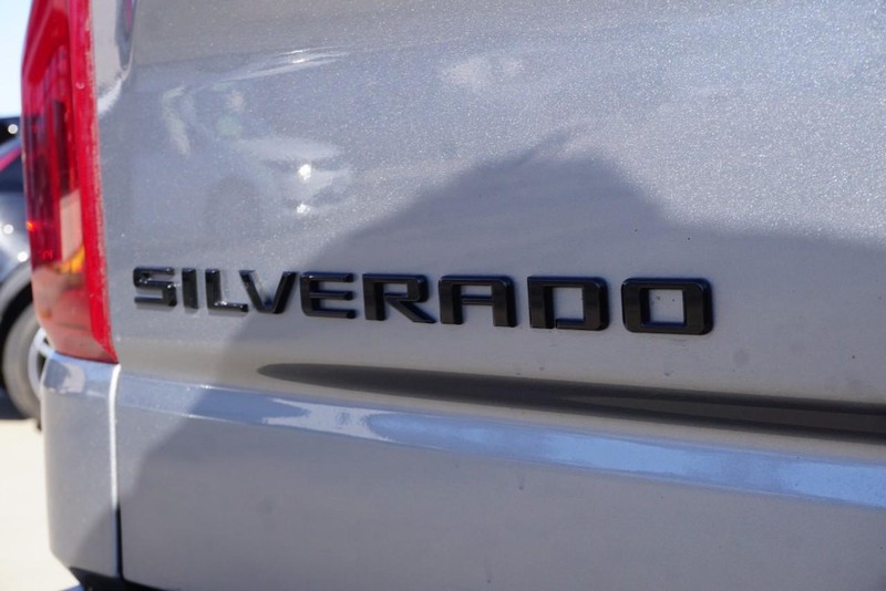 Chevrolet Silverado 1500 Vehicle Full-screen Gallery Image 21