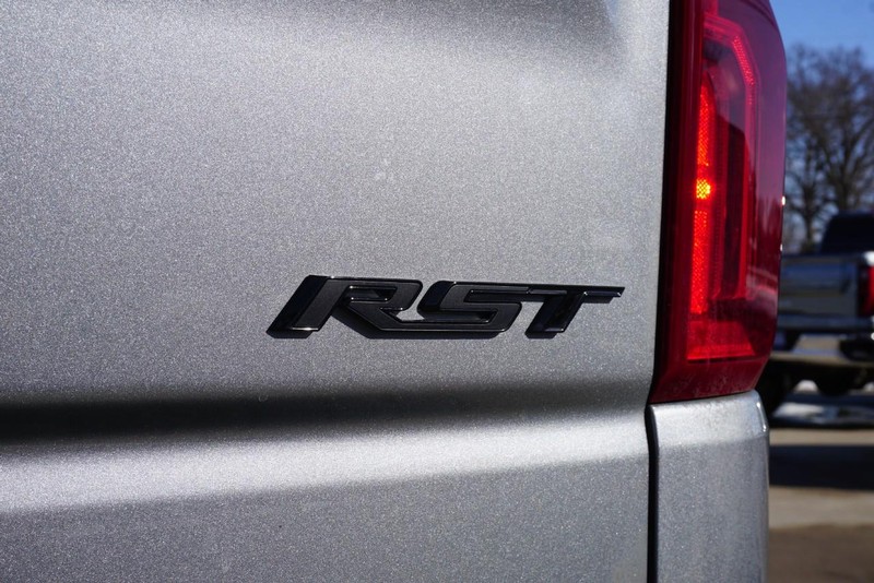 Chevrolet Silverado 1500 Vehicle Full-screen Gallery Image 22