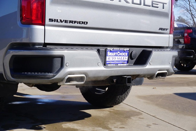 Chevrolet Silverado 1500 Vehicle Full-screen Gallery Image 24