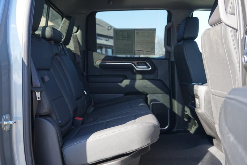 Chevrolet Silverado 1500 Vehicle Full-screen Gallery Image 30