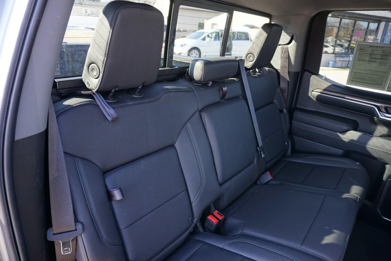 Chevrolet Silverado 1500 Vehicle Full-screen Gallery Image 31