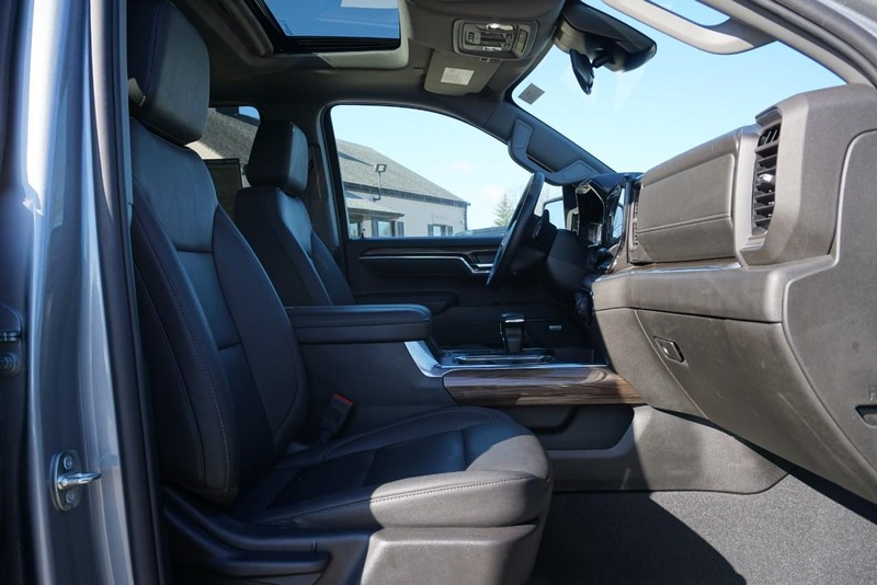 Chevrolet Silverado 1500 Vehicle Full-screen Gallery Image 32