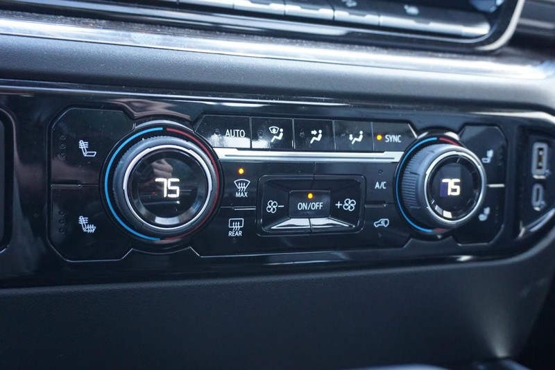 Chevrolet Silverado 1500 Vehicle Full-screen Gallery Image 46