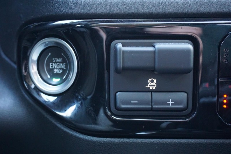 Chevrolet Silverado 1500 Vehicle Full-screen Gallery Image 48