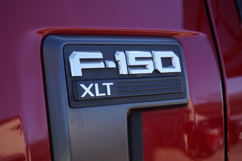 Ford F-150 Vehicle Full-screen Gallery Image 13