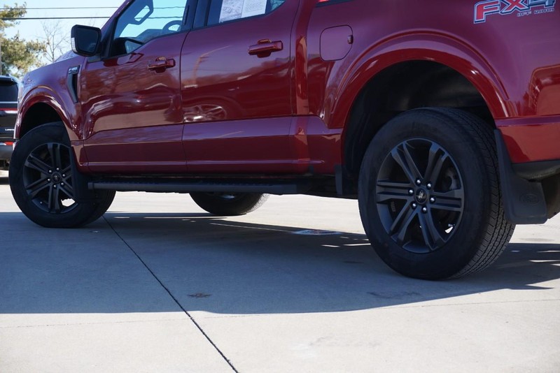 Ford F-150 Vehicle Full-screen Gallery Image 16