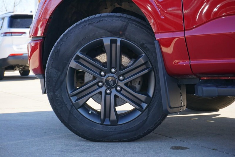 Ford F-150 Vehicle Full-screen Gallery Image 17