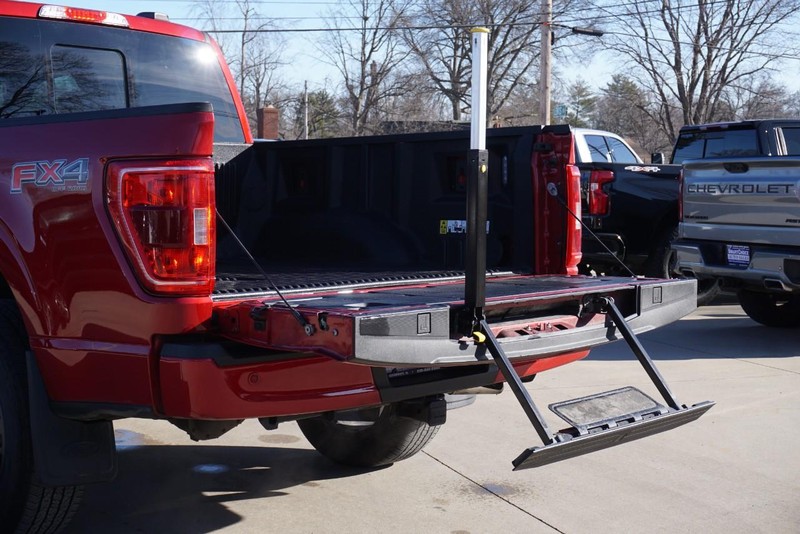 Ford F-150 Vehicle Full-screen Gallery Image 24