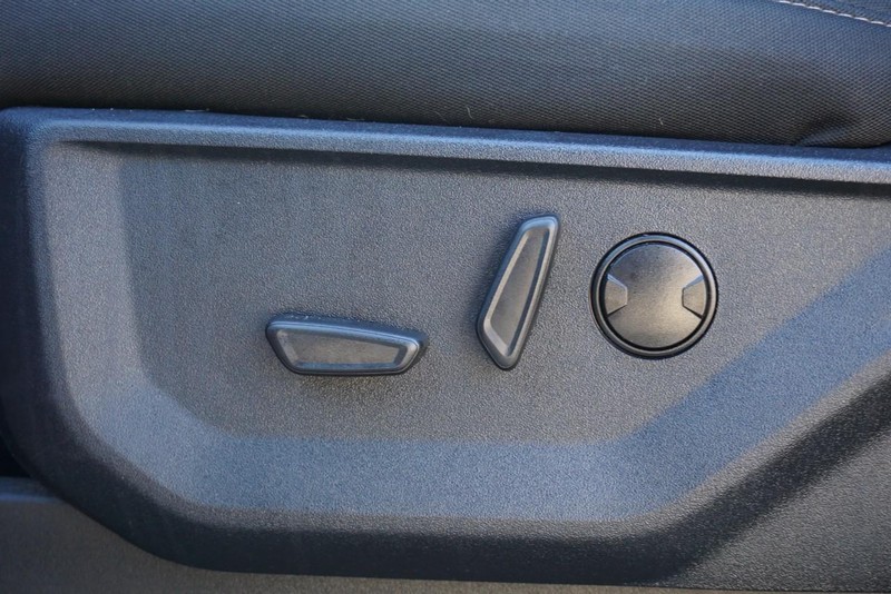 Ford F-150 Vehicle Full-screen Gallery Image 26