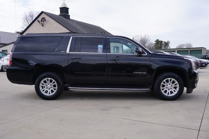 GMC Yukon XL Vehicle Full-screen Gallery Image 02