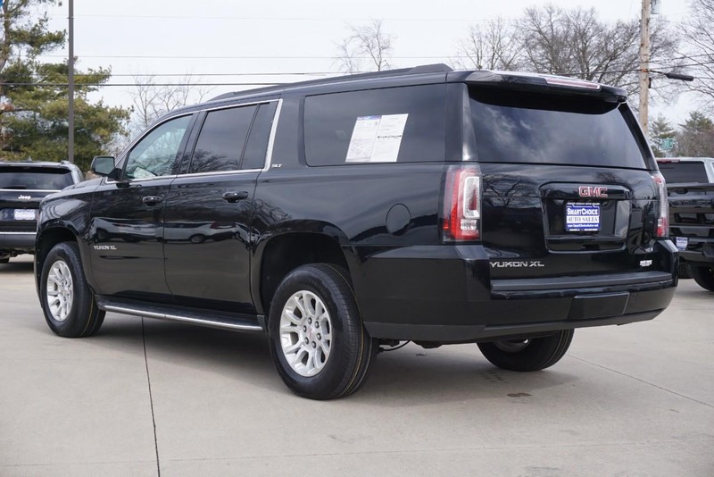 GMC Yukon XL Vehicle Full-screen Gallery Image 05