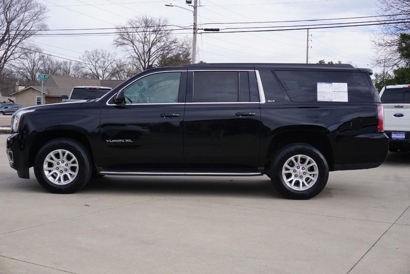 GMC Yukon XL Vehicle Full-screen Gallery Image 06