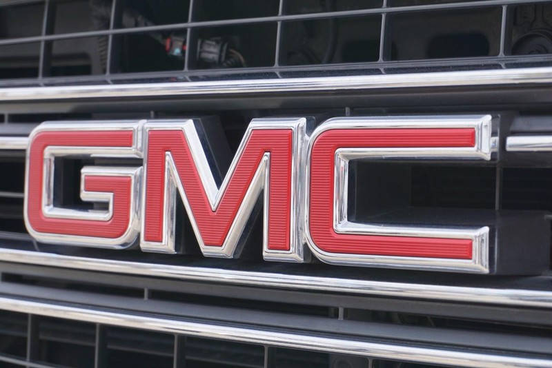 GMC Yukon XL Vehicle Full-screen Gallery Image 11