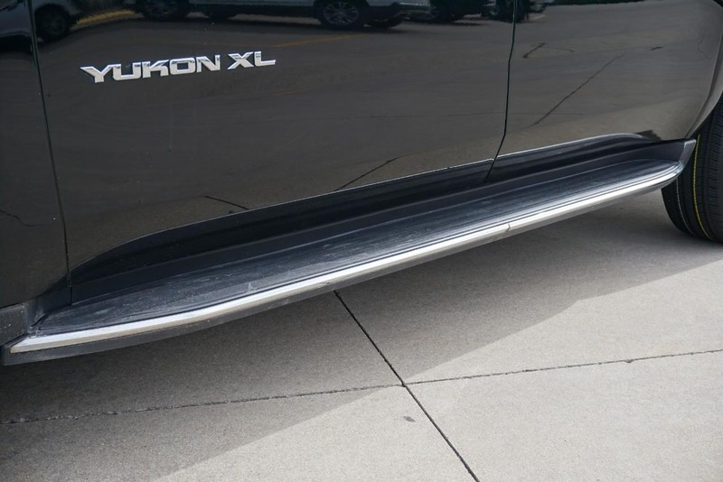 GMC Yukon XL Vehicle Full-screen Gallery Image 13