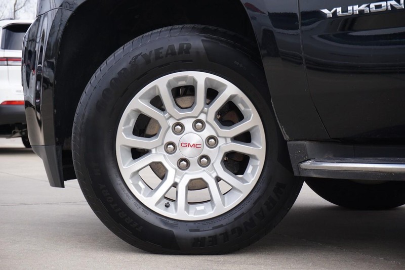 GMC Yukon XL Vehicle Full-screen Gallery Image 15