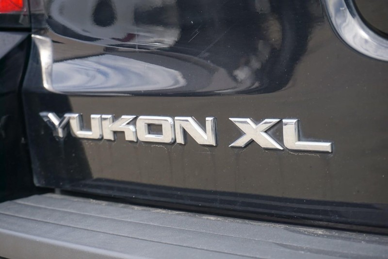 GMC Yukon XL Vehicle Full-screen Gallery Image 21