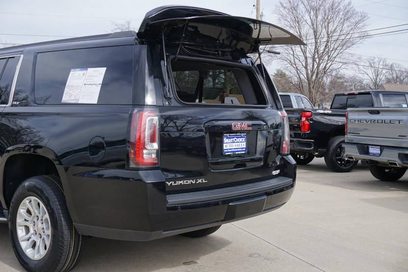 GMC Yukon XL Vehicle Full-screen Gallery Image 23