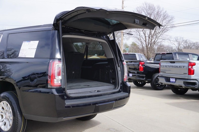 GMC Yukon XL Vehicle Full-screen Gallery Image 24