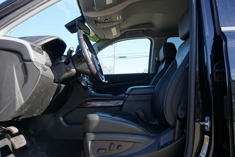 GMC Yukon XL Vehicle Full-screen Gallery Image 27