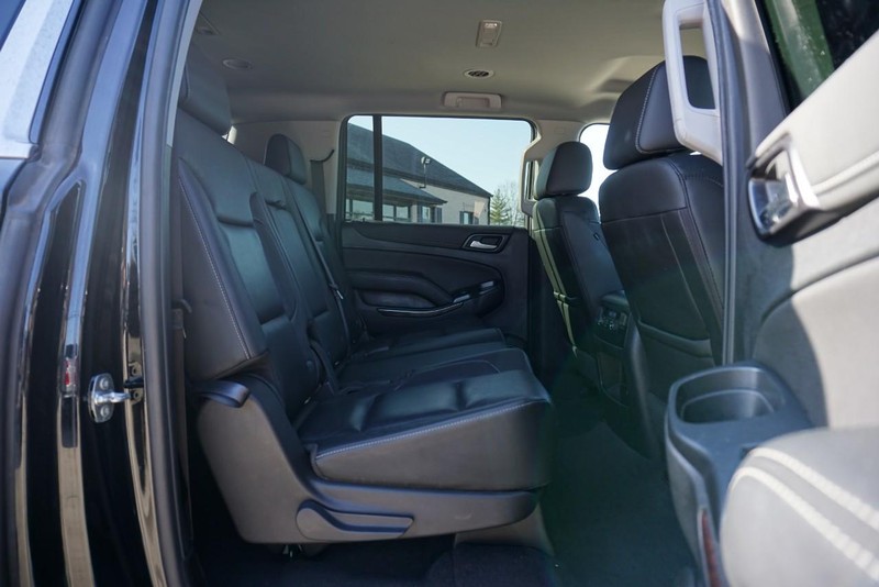 GMC Yukon XL Vehicle Full-screen Gallery Image 33
