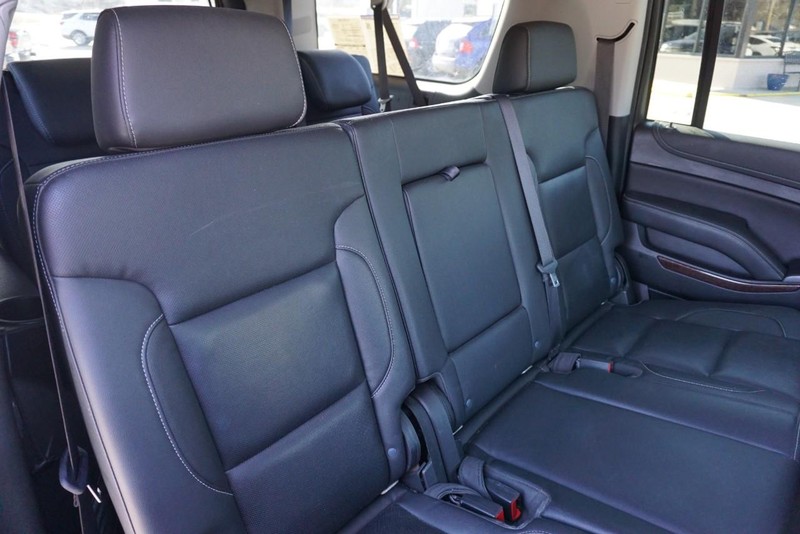 GMC Yukon XL Vehicle Full-screen Gallery Image 34