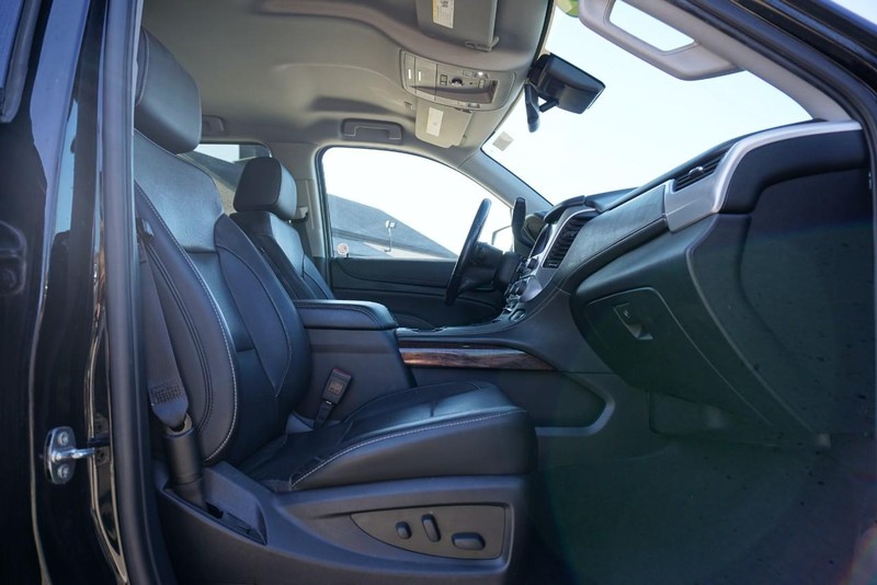 GMC Yukon XL Vehicle Full-screen Gallery Image 36