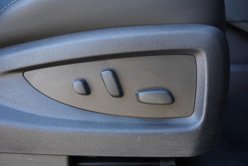 GMC Yukon XL Vehicle Full-screen Gallery Image 37