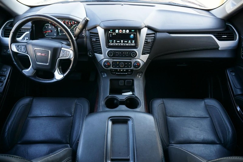 GMC Yukon XL Vehicle Full-screen Gallery Image 39