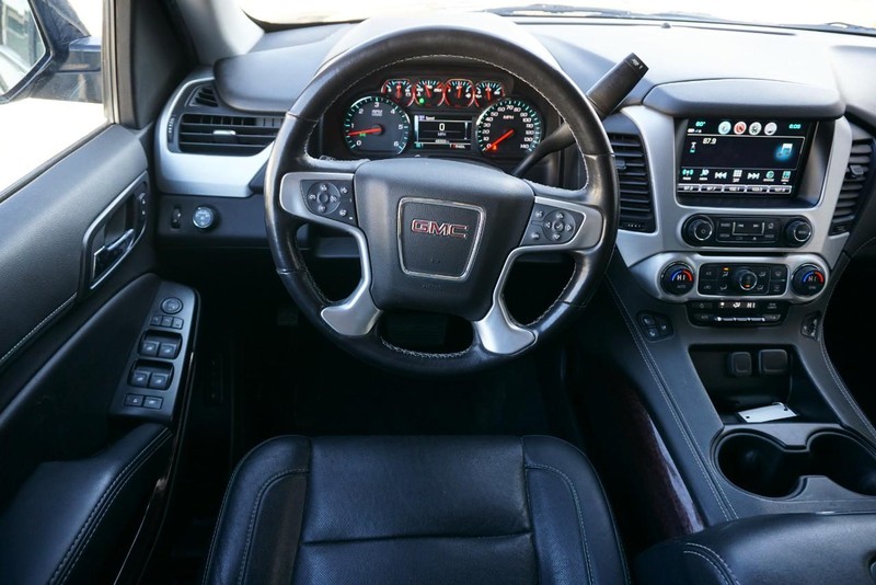 GMC Yukon XL Vehicle Full-screen Gallery Image 43