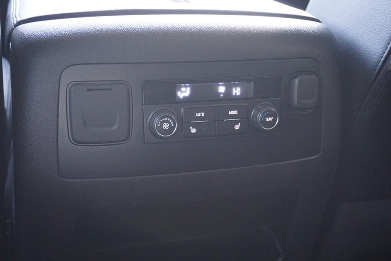 GMC Yukon XL Vehicle Full-screen Gallery Image 44