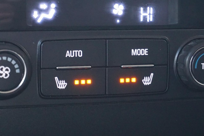 GMC Yukon XL Vehicle Full-screen Gallery Image 45