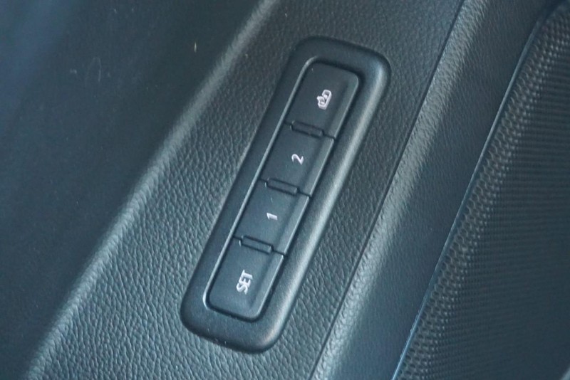 GMC Yukon XL Vehicle Full-screen Gallery Image 51