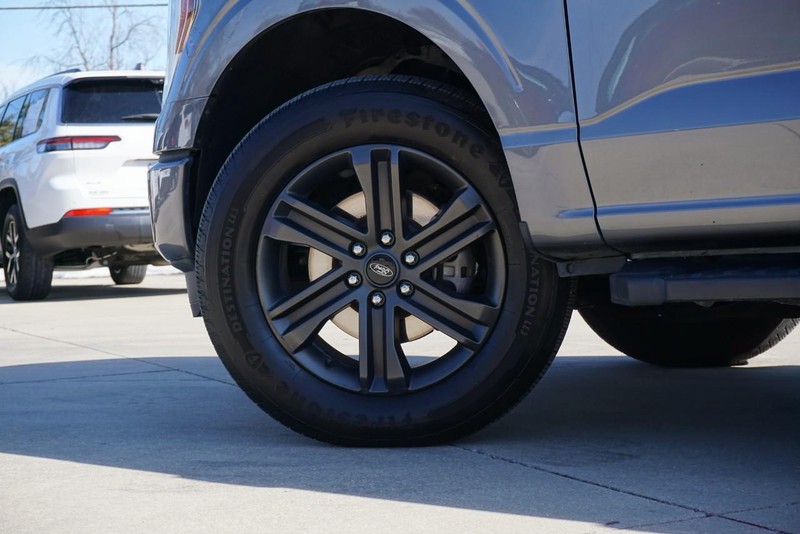 Ford F-150 Vehicle Full-screen Gallery Image 16