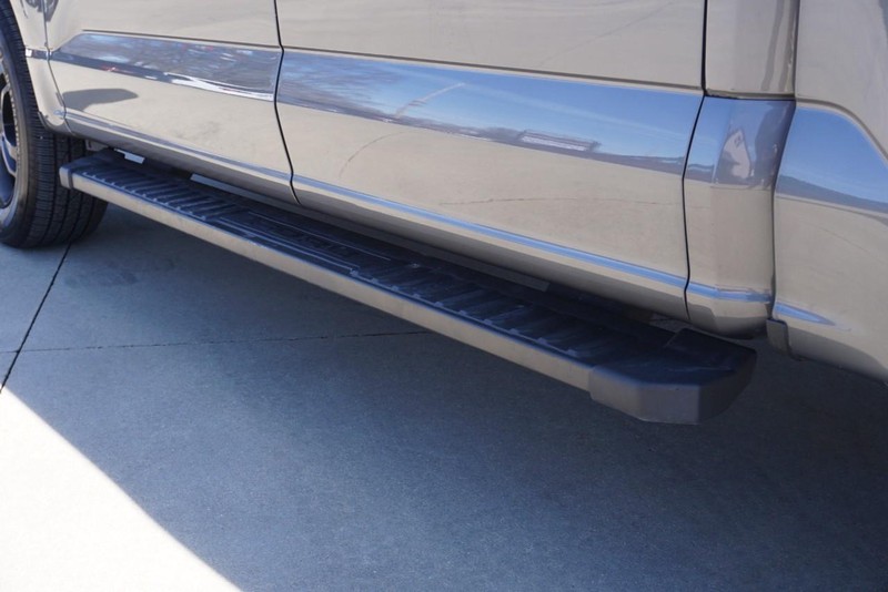 Ford F-150 Vehicle Full-screen Gallery Image 17