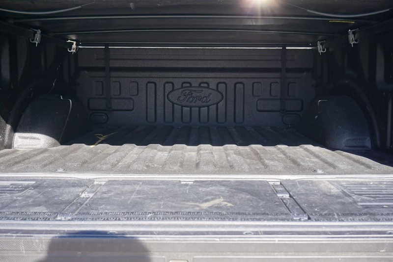 Ford F-150 Vehicle Full-screen Gallery Image 24