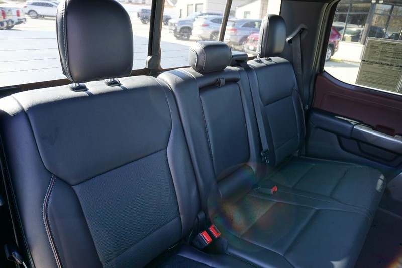 Ford F-150 Vehicle Full-screen Gallery Image 32