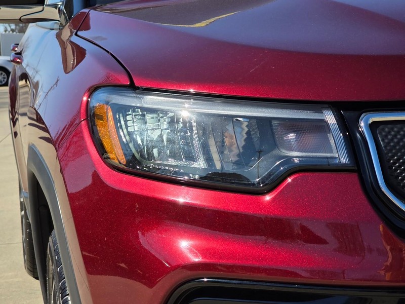 Jeep Compass Vehicle Full-screen Gallery Image 09