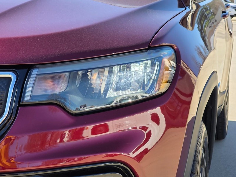 Jeep Compass Vehicle Full-screen Gallery Image 11