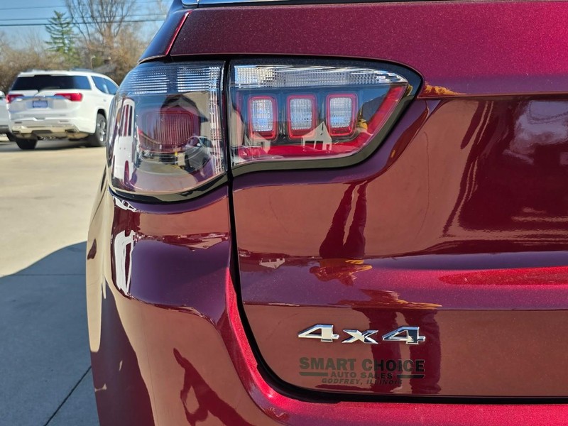 Jeep Compass Vehicle Full-screen Gallery Image 12