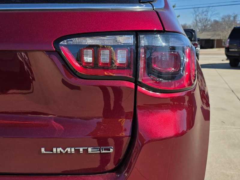 Jeep Compass Vehicle Full-screen Gallery Image 15