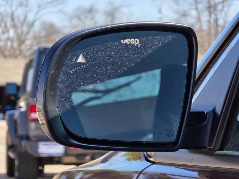 Jeep Compass Vehicle Full-screen Gallery Image 16