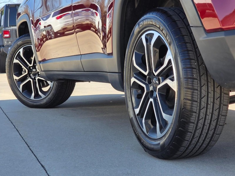 Jeep Compass Vehicle Full-screen Gallery Image 18